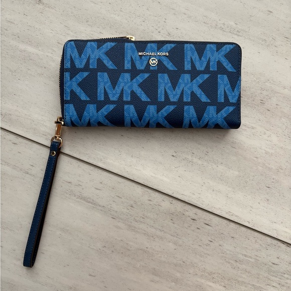 Michael Kors Navy Logo Wristlet - Picture 1 of 5